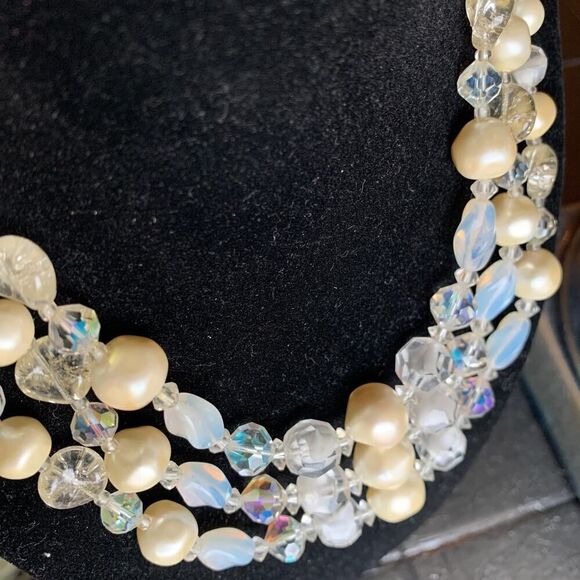 Laguna 3-strand Pearl and Crystal necklace in Silver plate, Vintage - Picture 2 of 5
